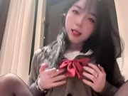 可愛學妹黑絲內褲挑逗